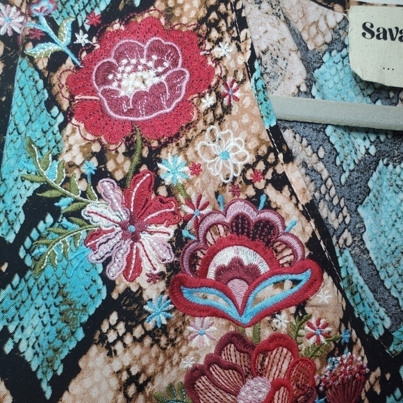 SAVANNA JANE Embroidered and Colorful Snake Print 3/4 Angel Sleeve Top Sz SMALL - Picture 4 of 9